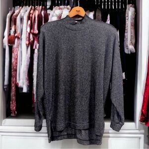 Women’s Banana Republic oversized mock turtleneck sweater.